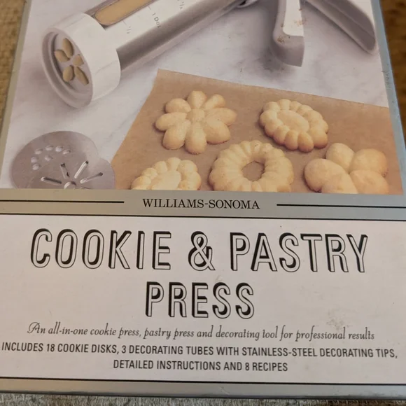 LIKE NEW Williams Sonoma Cookie and Pastry Press - Picture 2 of 11